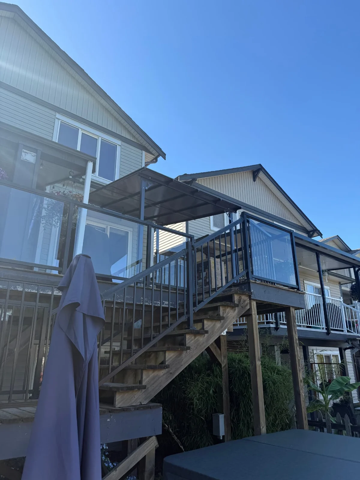 Custom gazebo and pergola-style deck cover built by Makto Services